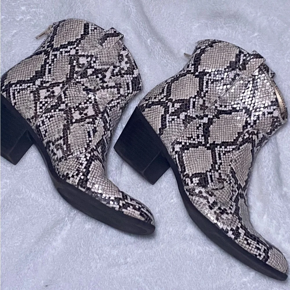 Style & Co. MyKenna Western Snakeskin Ankle Booties Size 9